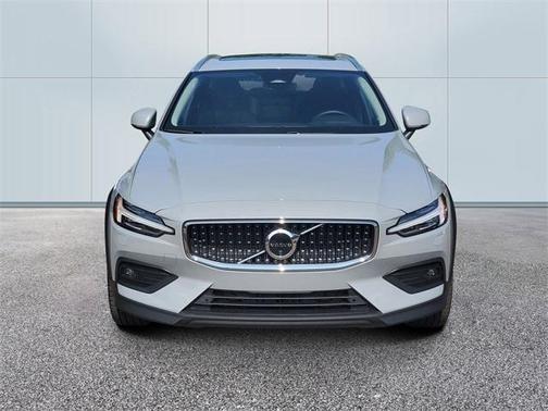 2025 Volvo V60 Cross Country B5 Plus