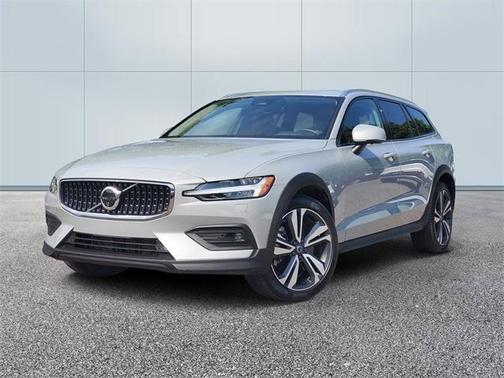 2025 Volvo V60 Cross Country B5 Plus
