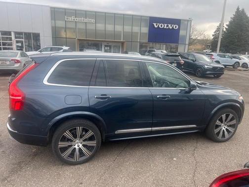 2022 Volvo XC90 T6 Inscription 7 Passenger