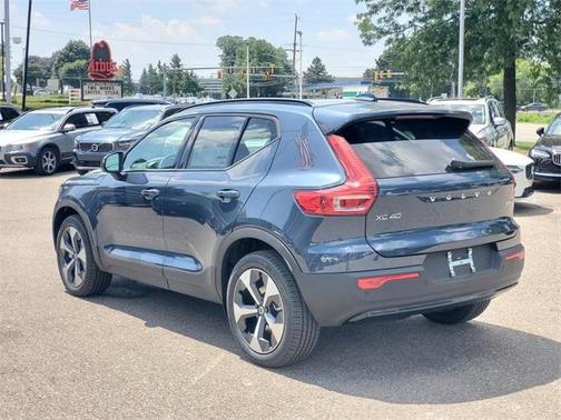 2026 Volvo XC40 B5 Core