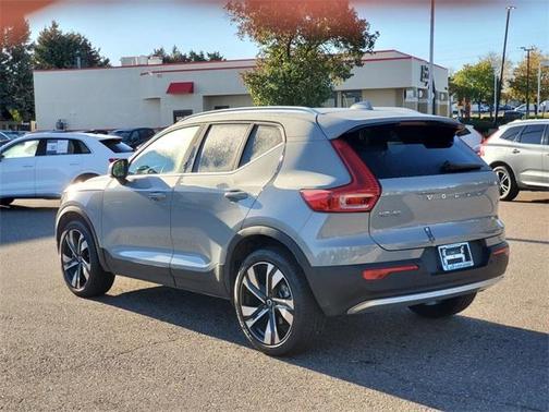 2025 Volvo XC40 B5 Plus Bright Theme
