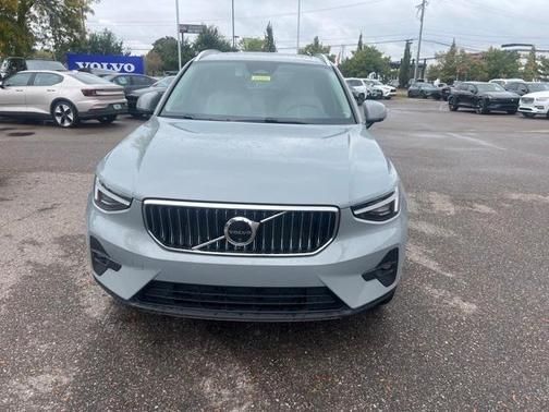 2025 Volvo XC40 B5 Plus Bright Theme