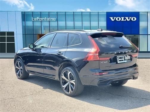 2022 Volvo XC60 B6 R-Design