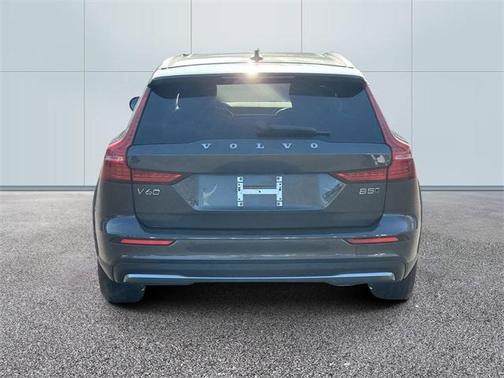 2025 Volvo V60 Cross Country B5 Plus