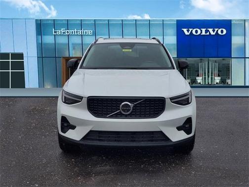 2025 Volvo XC40 B5 Plus Dark Theme