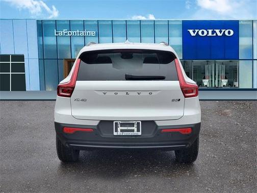 2025 Volvo XC40 B5 Plus Dark Theme