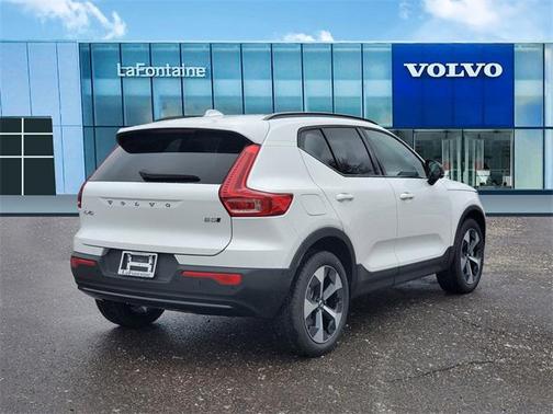 2025 Volvo XC40 B5 Plus Dark Theme