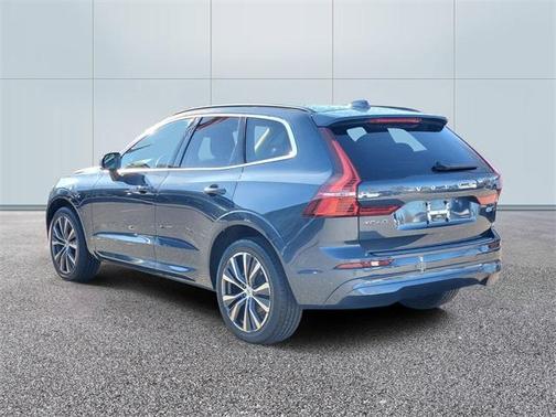 2022 Volvo XC60 B5 Momentum