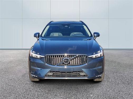 2022 Volvo XC60 B5 Momentum