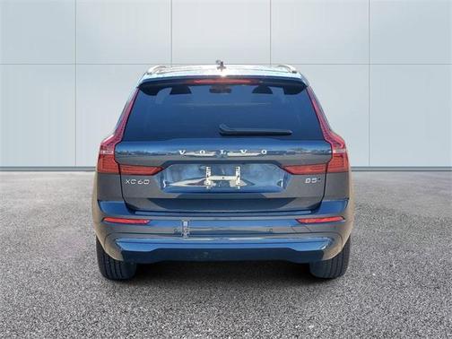 2022 Volvo XC60 B5 Momentum