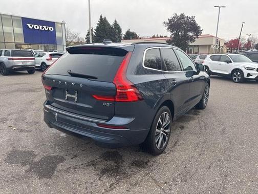 2022 Volvo XC60 B5 Momentum