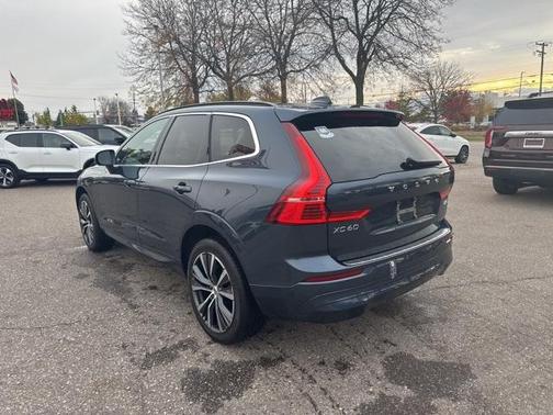 2022 Volvo XC60 B5 Momentum
