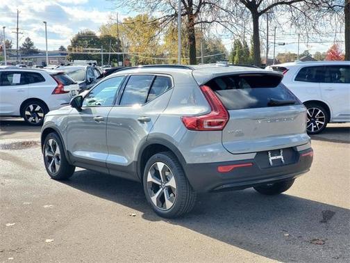 2026 Volvo XC40 B5 Plus
