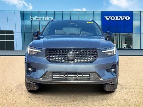 2026 Volvo XC40 B5 Ultra Black Edition