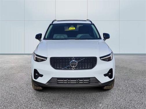 2026 Volvo XC40 B5 Plus