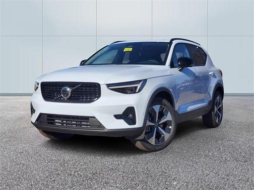2026 Volvo XC40 B5 Plus