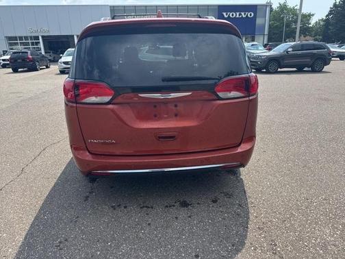 2018 Chrysler Pacifica Touring-L