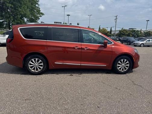 2018 Chrysler Pacifica Touring-L