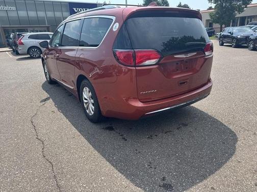 2018 Chrysler Pacifica Touring-L
