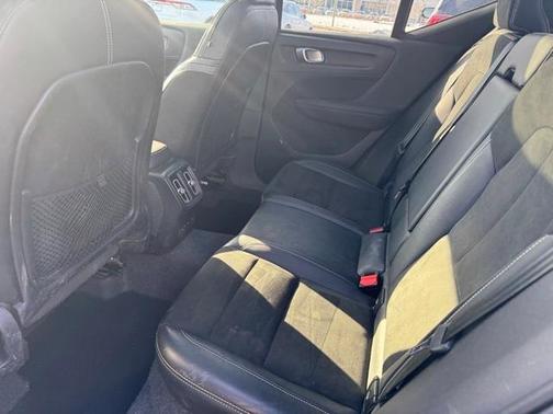 2022 Volvo XC40 Recharge Pure Electric P8 Twin Plus