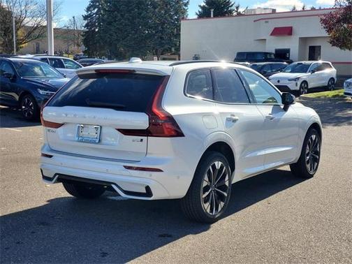 2026 Volvo XC60 B5 Plus