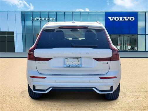 2026 Volvo XC60 B5 Plus