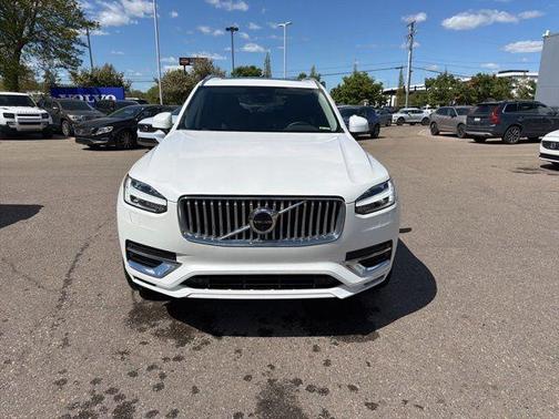 Crystal White 2023 Volvo XC90 B6 Plus 7-Seater