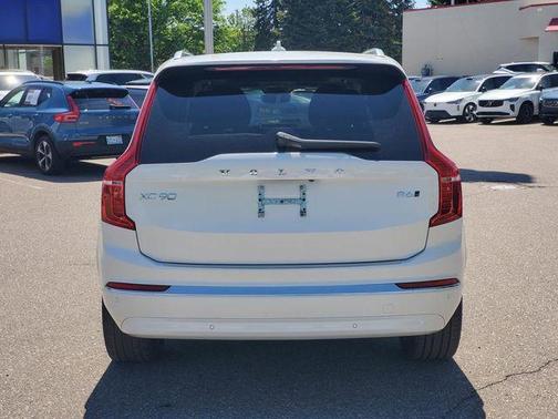 Crystal White 2023 Volvo XC90 B6 Plus 7-Seater