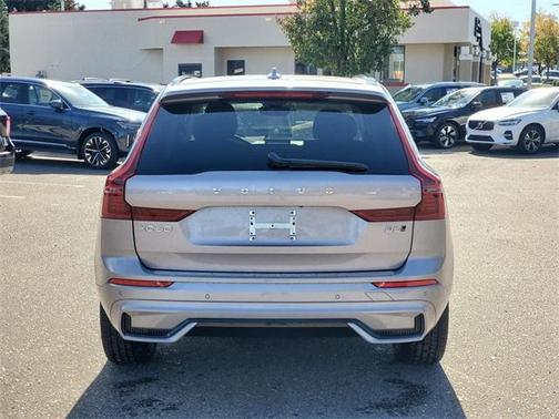 2026 Volvo XC60 B5 Plus