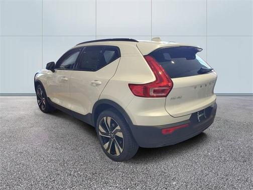 2026 Volvo XC40 B5 Ultra