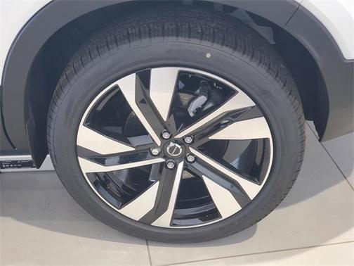 2026 Volvo XC40 B5 Ultra