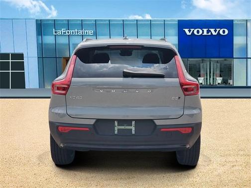 2026 Volvo XC40 B5 Ultra
