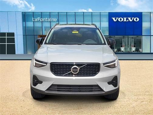 2026 Volvo XC40 B5 Ultra