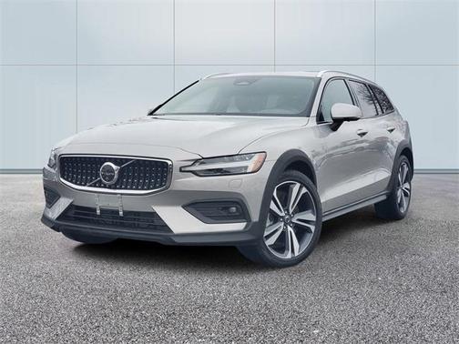2025 Volvo V60 Cross Country B5 Plus