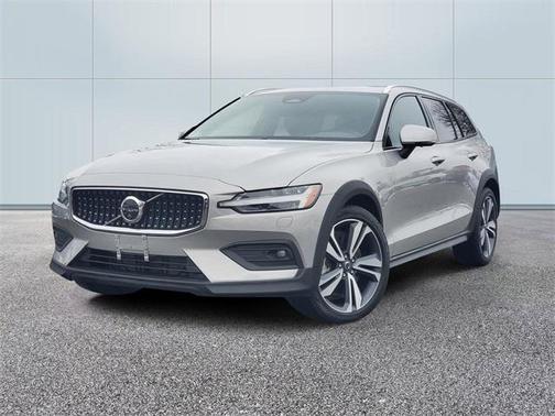 2025 Volvo V60 Cross Country B5 Plus