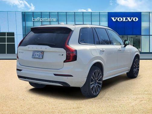 Crystal White Pearl 2026 Volvo XC90 B6 Ultra Dark Theme 6-Seater