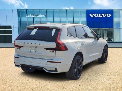 Crystal White Metallic 2026 Volvo XC60 B5 Ultra Black Edition