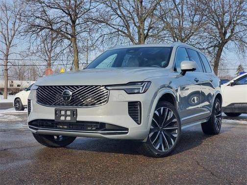 2025 Volvo XC90 B5 Plus