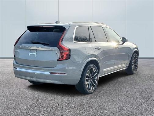 2025 Volvo XC90 B5 Plus