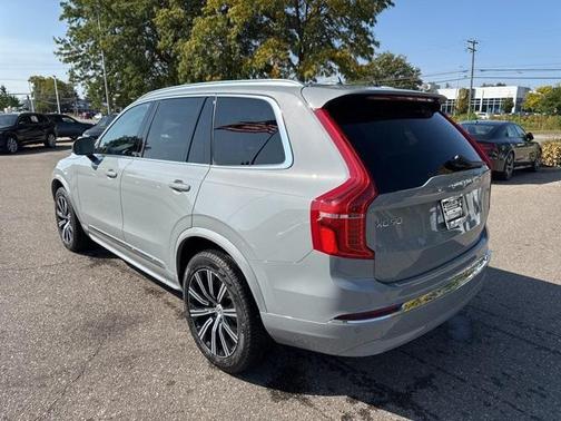 2025 Volvo XC90 B6 Core