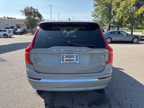 2025 Volvo XC90 B6 Core