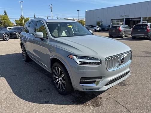 2025 Volvo XC90 B6 Core