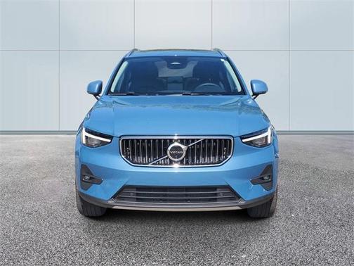 2023 Volvo XC40 B5 Ultimate Bright Theme