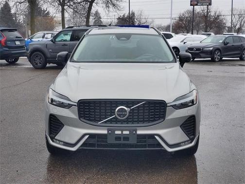 2025 Volvo XC60 B5 Plus