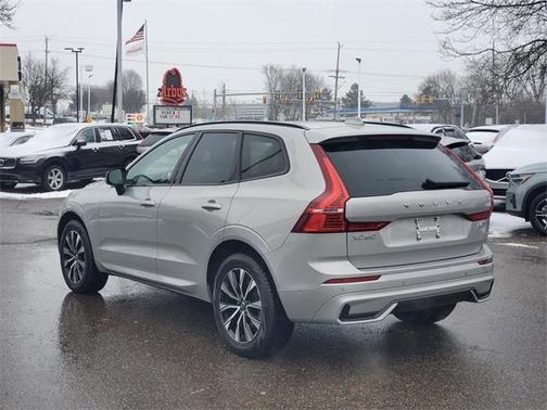 2025 Volvo XC60 B5 Plus