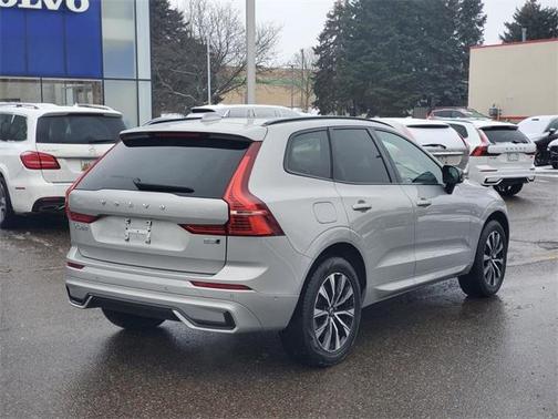 2025 Volvo XC60 B5 Plus