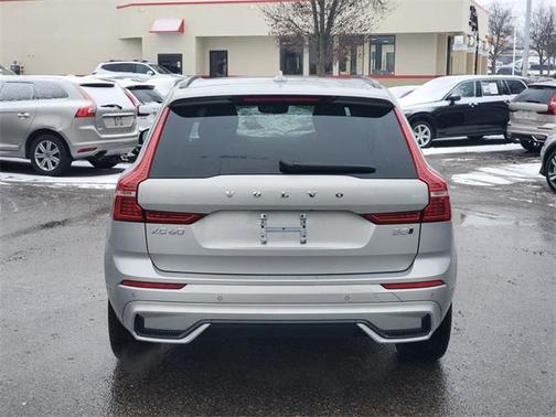 2025 Volvo XC60 B5 Plus