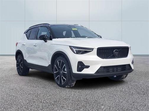 2026 Volvo XC40 B5 Ultra Black Edition