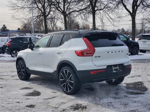 2026 Volvo XC40 B5 Ultra Black Edition
