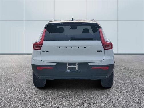 2026 Volvo XC40 B5 Ultra Black Edition